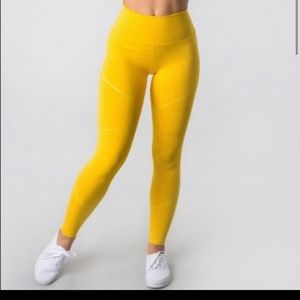 ALPHALETE R6 REVIVAL LEGGINGS YELLOW SIZE XS.